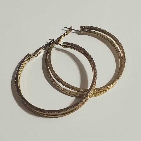 Gold Tone Thin Double Hoop Earrings. 🌴 - Picture 2 of 7
